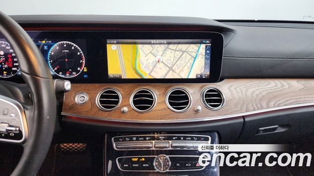 Mercedes-Benz E-Class (W213) E300e 4MATIC Exclusive 2020 — фото 14