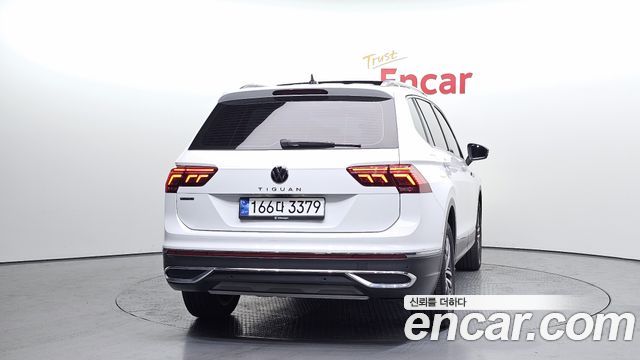 Volkswagen Tiguan Allspace 2.0 TSI Prestige 2023 — фото 4