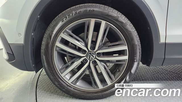 Volkswagen Tiguan Allspace 2.0 TSI Prestige 2023 — фото 5
