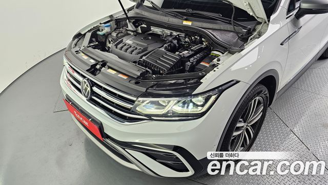 Volkswagen Tiguan Allspace 2.0 TSI Prestige 2023 — фото 6
