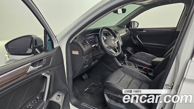 Volkswagen Tiguan Allspace 2.0 TSI Prestige 2023 — фото 10