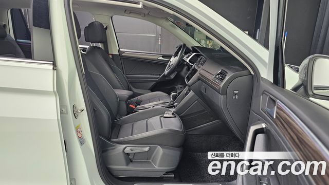 Volkswagen Tiguan Allspace 2.0 TSI Prestige 2023 — фото 12