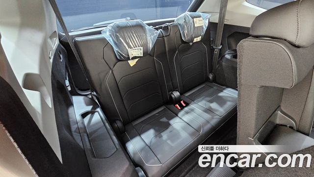 Volkswagen Tiguan Allspace 2.0 TSI Prestige 2023 — фото 18