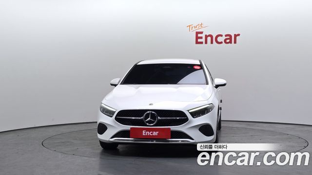 Mercedes-Benz A-Class (W177) A220 Sedan 2024 — фото 3
