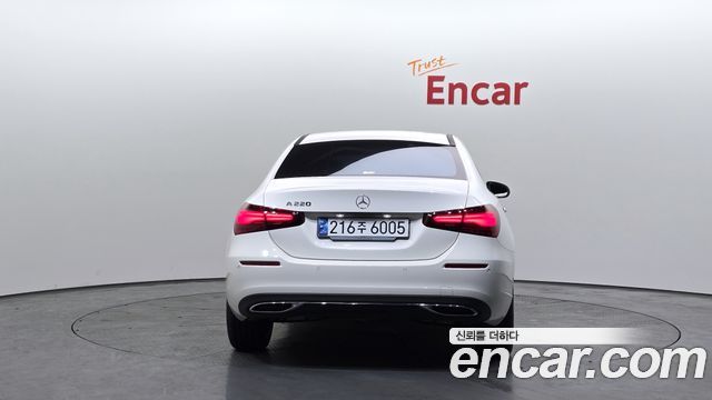 Mercedes-Benz A-Class (W177) A220 Sedan 2024 — фото 4