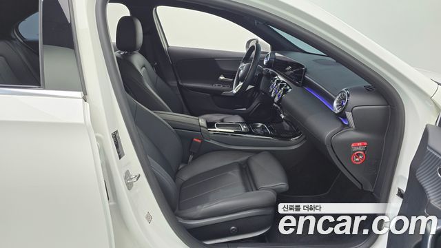 Mercedes-Benz A-Class (W177) A220 Sedan 2024 — фото 11