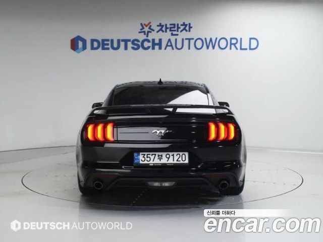 Ford Mustang Coupe 2022 — фото 4