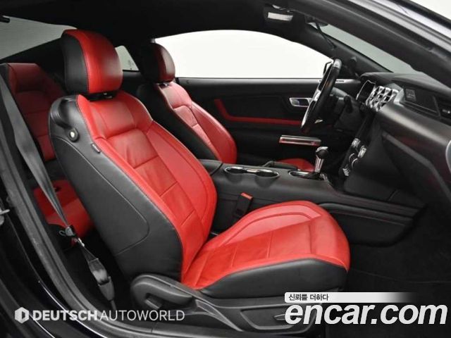 Ford Mustang Coupe 2022 — фото 10