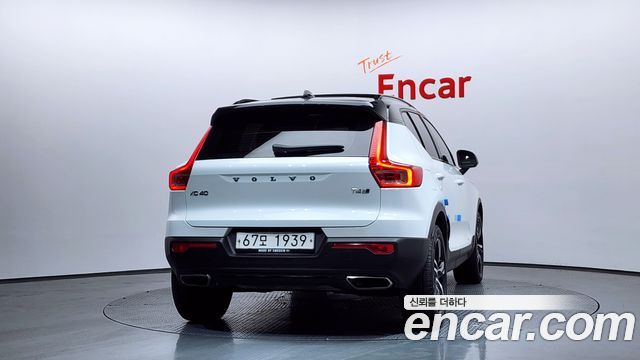 Volvo XC40 T4 R-Design 2019 — фото 4
