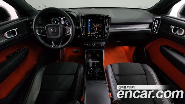 Volvo XC40 T4 R-Design 2019 — фото 7