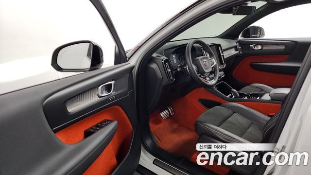 Volvo XC40 T4 R-Design 2019 — фото 10