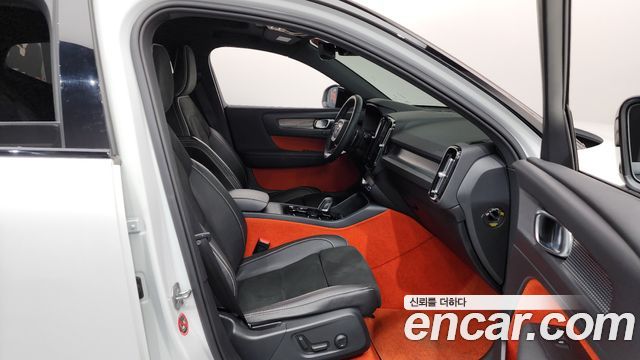 Volvo XC40 T4 R-Design 2019 — фото 11