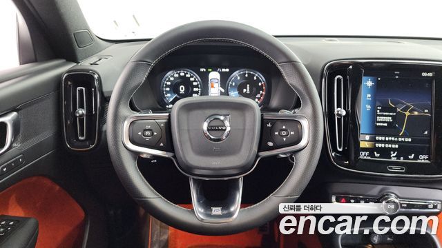 Volvo XC40 T4 R-Design 2019 — фото 13