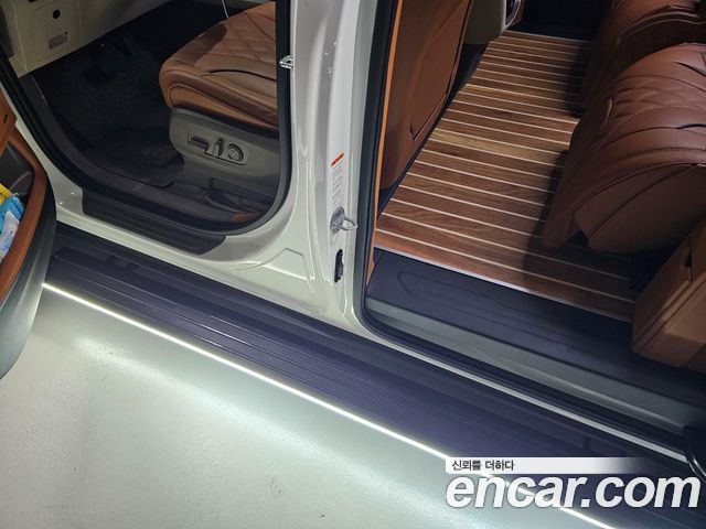 Kia Carnival (IV) HEV 9-Seater Hi-Limousine (Special vehicle) 2024 — фото 23
