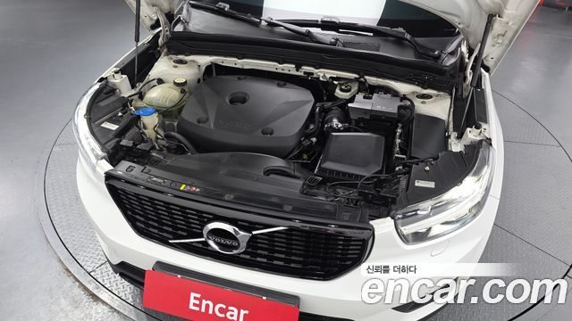 Volvo XC40 T4 R-Design 2020 — фото 6