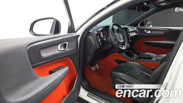 Volvo XC40 T4 R-Design 2020 — фото 11