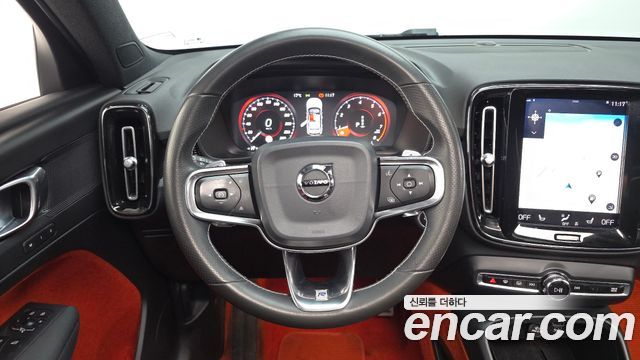 Volvo XC40 T4 R-Design 2020 — фото 13