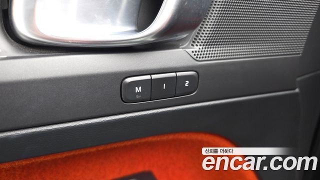 Volvo XC40 T4 R-Design 2020 — фото 17