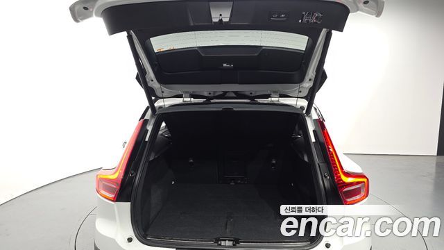 Volvo XC40 T4 R-Design 2020 — фото 20