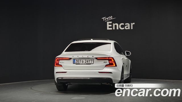 Volvo S60 (III) B5 Ultimate Bright 2024 — фото 4