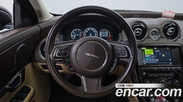 Jaguar XJ 2.0 Luxury SWB X351 2016 — фото 14