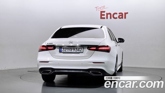 Mercedes-Benz E-Class (W213) E250 AMG Line 2023 — фото 4