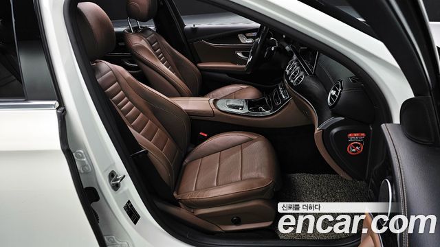 Mercedes-Benz E-Class (W213) E250 AMG Line 2023 — фото 10