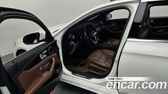 Mercedes-Benz E-Class (W213) E250 AMG Line 2023 — фото 11