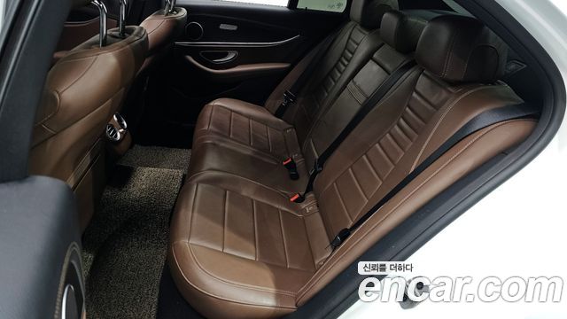 Mercedes-Benz E-Class (W213) E250 AMG Line 2023 — фото 12