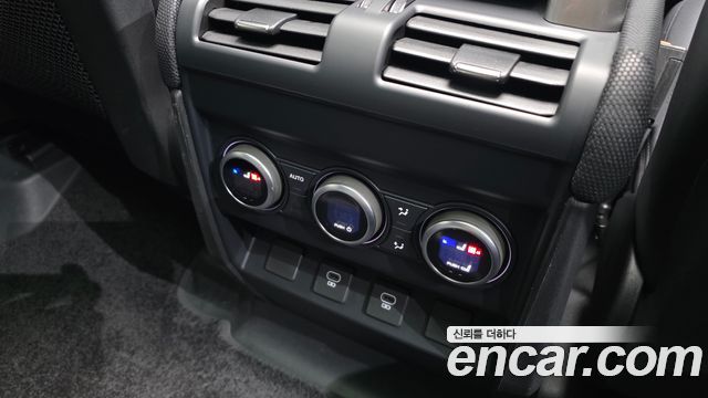 Land Rover Defender (L663) 130 P400 Outbound 2024 — фото 17