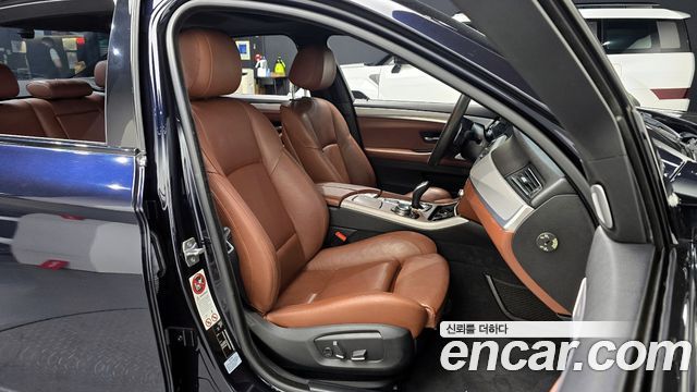 BMW 5 Series (F10) M550d xDrive 2014 — фото 10