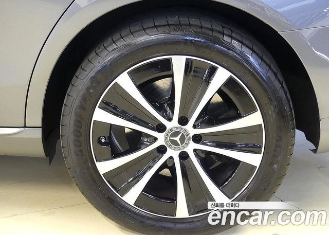 Mercedes-Benz E-Class (W213) E300e 4MATIC Exclusive 2021 — фото 9