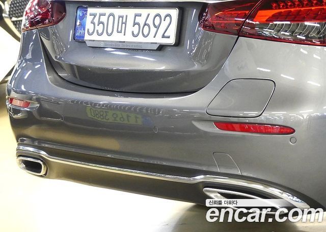 Mercedes-Benz E-Class (W213) E300e 4MATIC Exclusive 2021 — фото 16