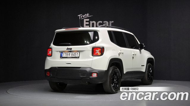 Jeep Renegade 1.3 Longitude 2022 — фото 2
