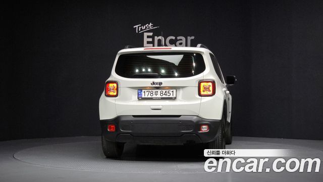 Jeep Renegade 1.3 Longitude 2022 — фото 4