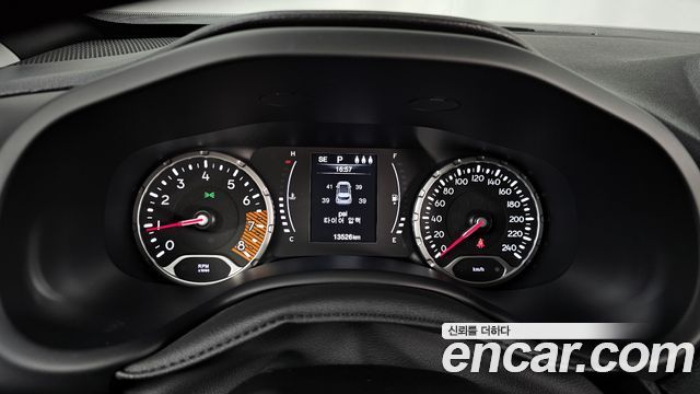 Jeep Renegade 1.3 Longitude 2022 — фото 8