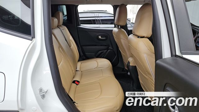 Jeep Renegade 1.3 Longitude 2022 — фото 16