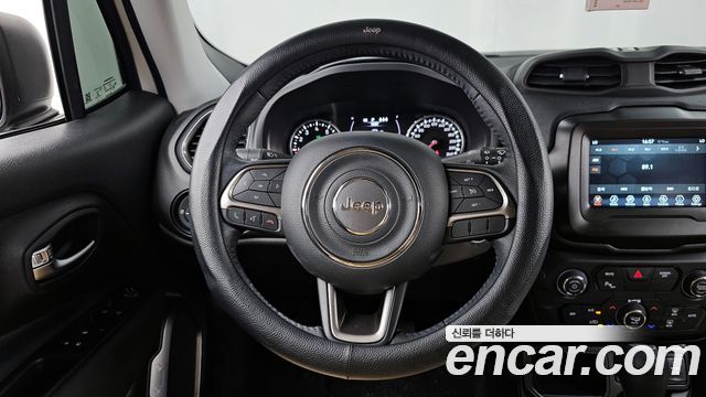 Jeep Renegade 1.3 Longitude 2022 — фото 17