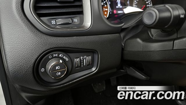 Jeep Renegade 1.3 Longitude 2022 — фото 18
