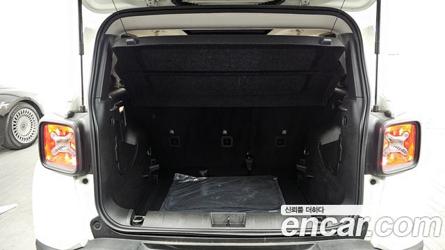 Jeep Renegade 1.3 Longitude 2022 — фото 24