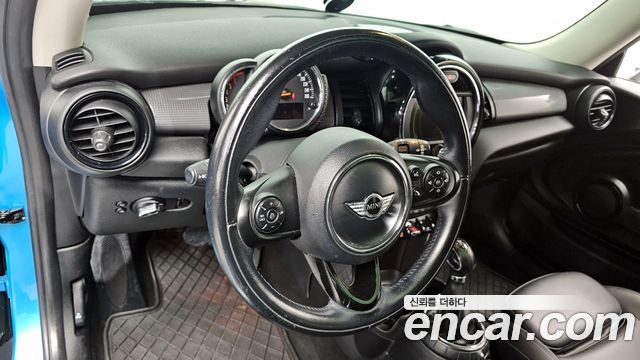 MINI Cooper D Mid 3rd 2016 — фото 13
