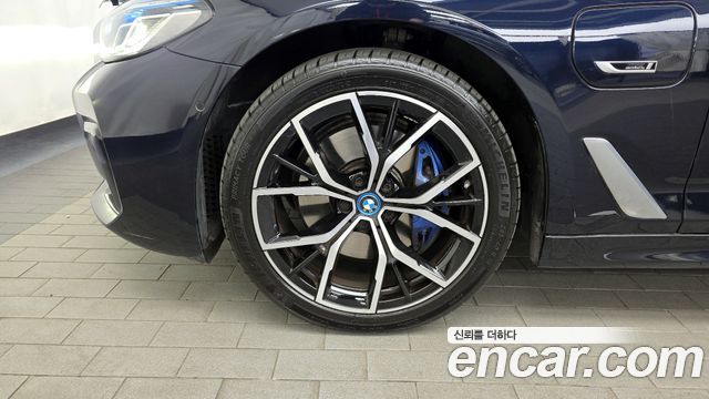 BMW 5 Series (G30) 530e M Sport 2022 — фото 5