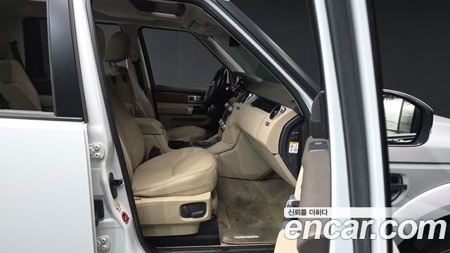 Land Rover Discovery 4 3.0 SDV6 SE 2016 — фото 11