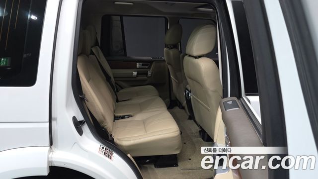 Land Rover Discovery 4 3.0 SDV6 SE 2016 — фото 12
