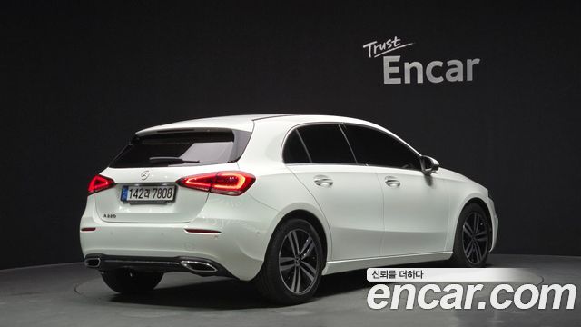 Mercedes-Benz A-Class (W177) A220 Hatchback 2023 — фото 2
