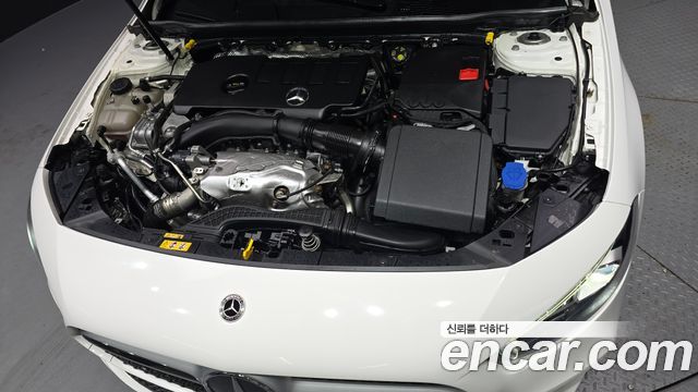 Mercedes-Benz A-Class (W177) A220 Hatchback 2023 — фото 6