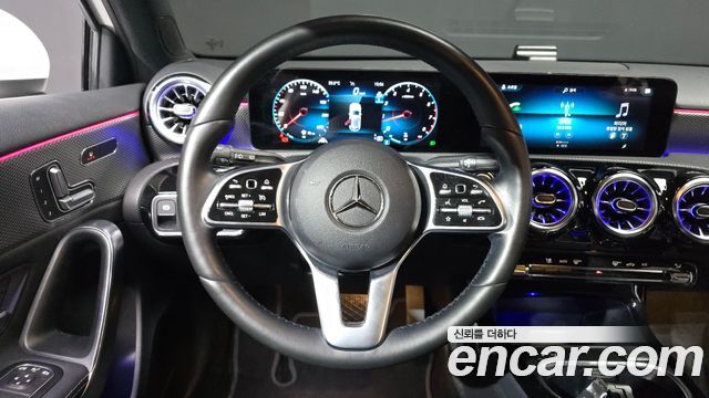 Mercedes-Benz A-Class (W177) A220 Hatchback 2023 — фото 13