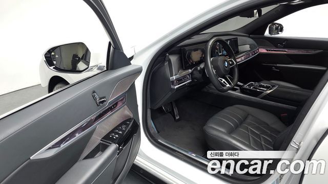 BMW 7 Series (G70) 740i xDrive M Sport 2024 — фото 11