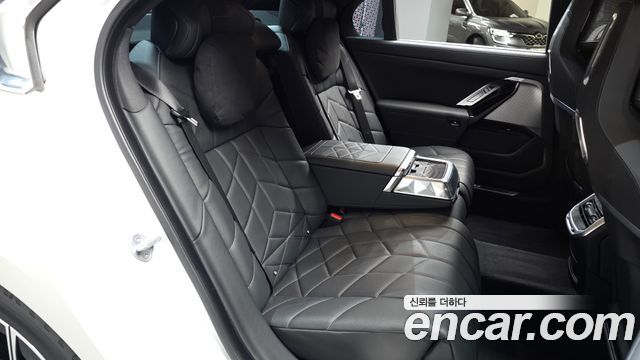 BMW 7 Series (G70) 740i xDrive M Sport 2024 — фото 12