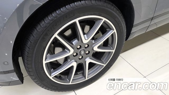 Land Rover Range Rover Velar 2.0 P400E Dynamic SE 2024 — фото 24